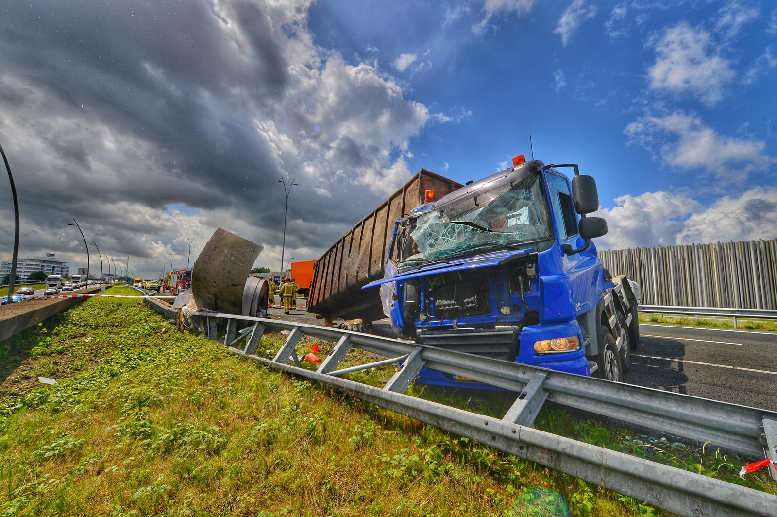 | Verkeer muurvast op #A2 door ongeval bij #Eindhoven, kan tot 20.00 uur duren #Ongeval #Leenderheide #File #Cranendonck #Cranendonck24 .